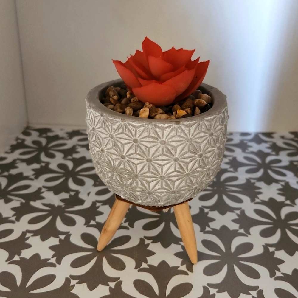 Artificial succulent